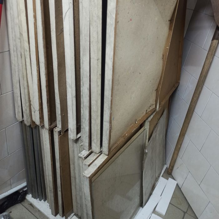 Използвани 50бр. дървени рамки без картини