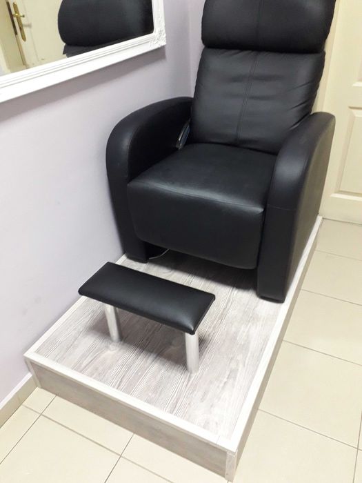 Поставка  за маникюр и педикюр.