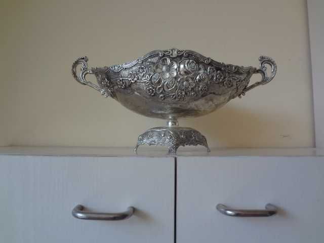 Голяма разкошна сребриста купа