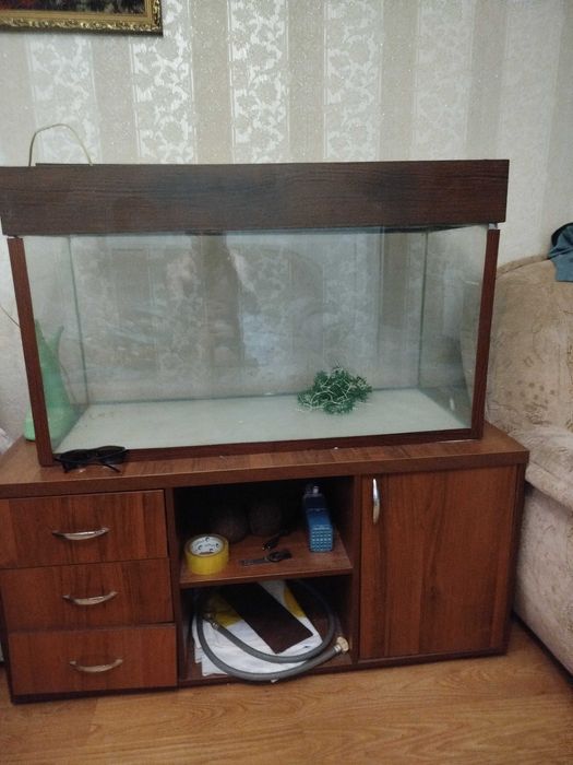 Продам аквариум 200 л. С крышкой и тумбой.