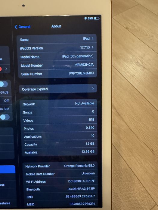 iPad 6th generation, 9.7 inch, culoare aurie + Husa