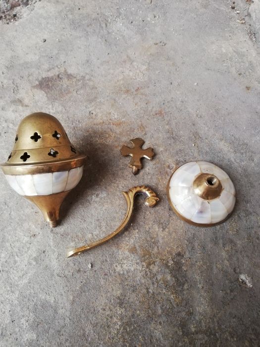 Старо кандило, Разглобяемо, бронзово кандило с кръст , кадило, тамянни