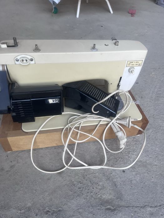 Швейная машинка Чайка 132-М