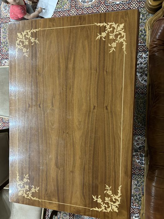 Продается стол