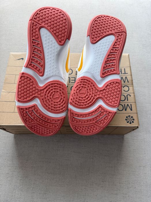 Nike маратонки 37