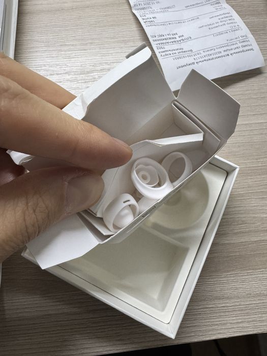 Оригинальные Samsung Buds – кейс + 1 наушник, есть чек.
