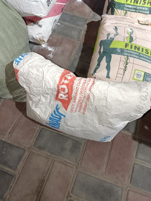 Продам сухой смеси  9 мешок