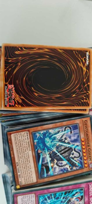 Vand 600 carti Yu-Gi-Oh originale 2021-2026 in Tins(cutii metalice)
