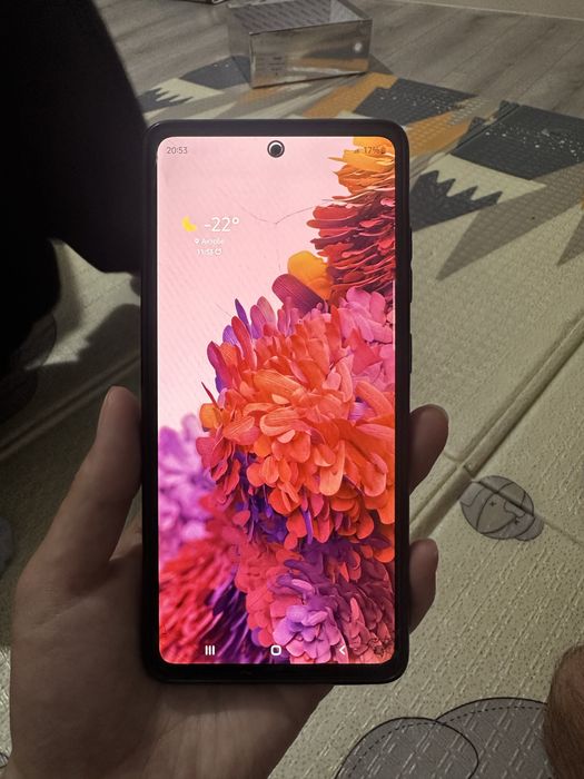 Продам самсунг S20 FE