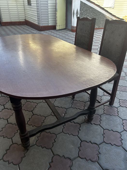 Стол со стульями