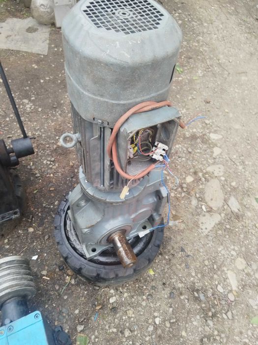 Foraj Reductor cu motor 3 KW