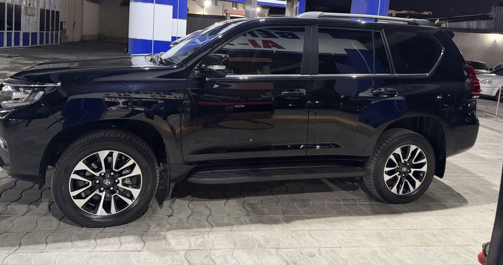 Toyota Land Cruiser Prado 150 VX год 2023