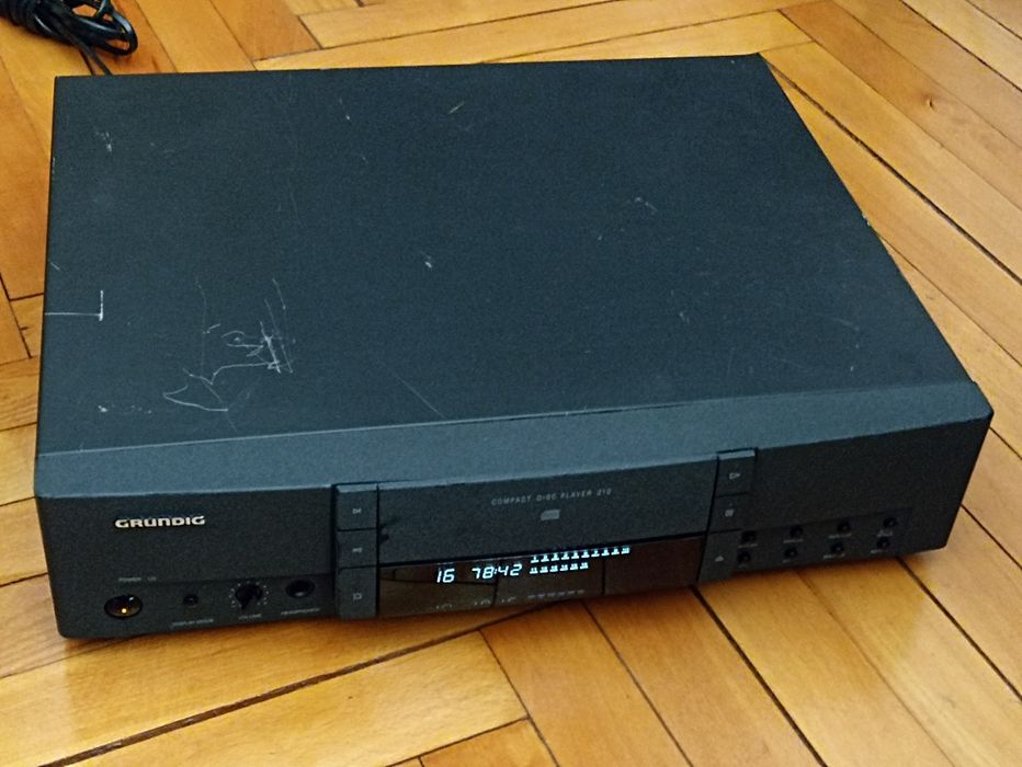 CD-player Grundig, intrare gama/seria Fine Arts, pentru piese.