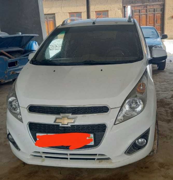 Spark sotiladi. Holati yaxshi.