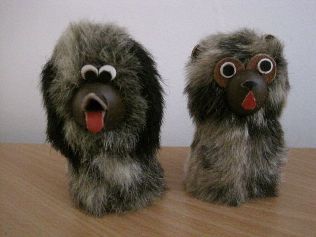 Две фигурки, цвете, апликация от кожа