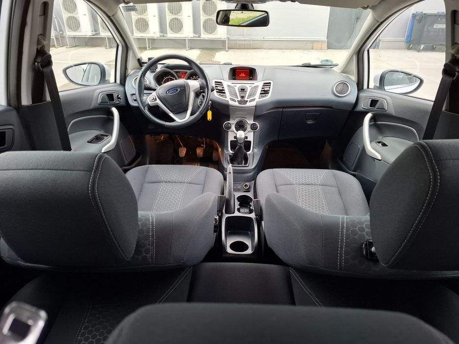 Ford Fiesta Titanium an 2011 1.6 diesel carte service jenți euro 5 Ger