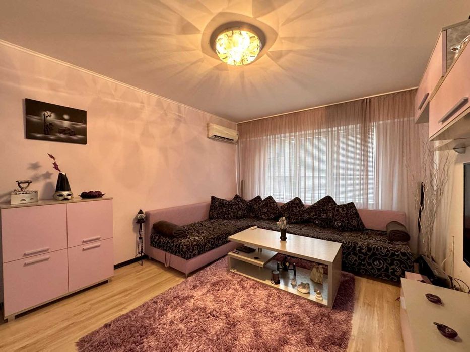 Двустаен апартамент за продажба кв. Чародейка Север