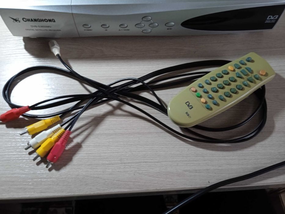 Тюнер рабочий в хорошем состоянии