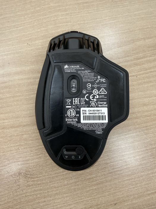 Продавам геймърска безжична мишка Corsair Dark Core RGB Pro