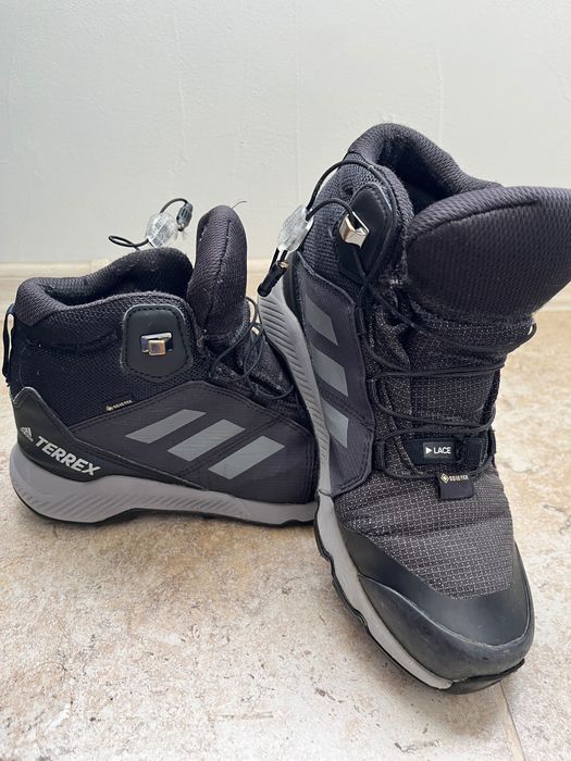 adidas Туристически Terrex Mid GORE-TEX Hiking Shoes IF7522 Черен