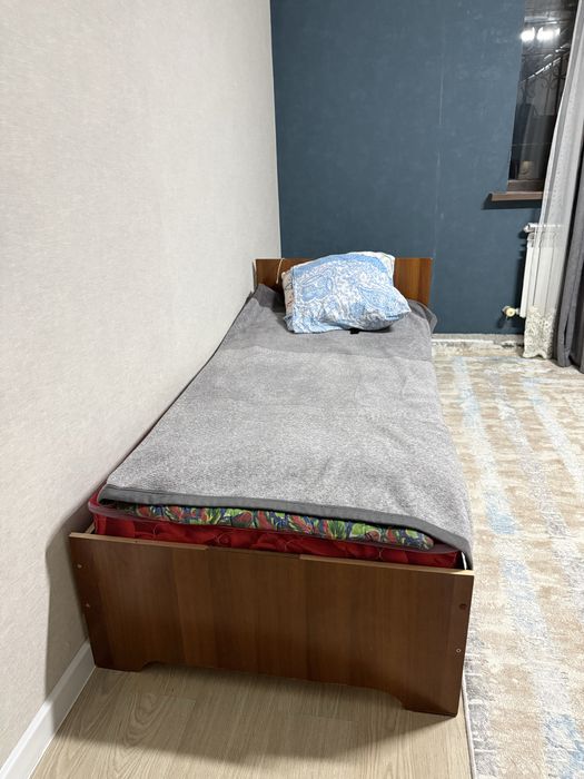 мебель, кровать односпальные есть 2