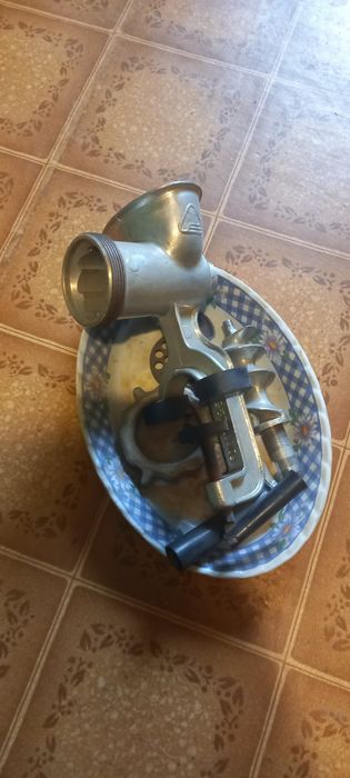 Мясорубка железная