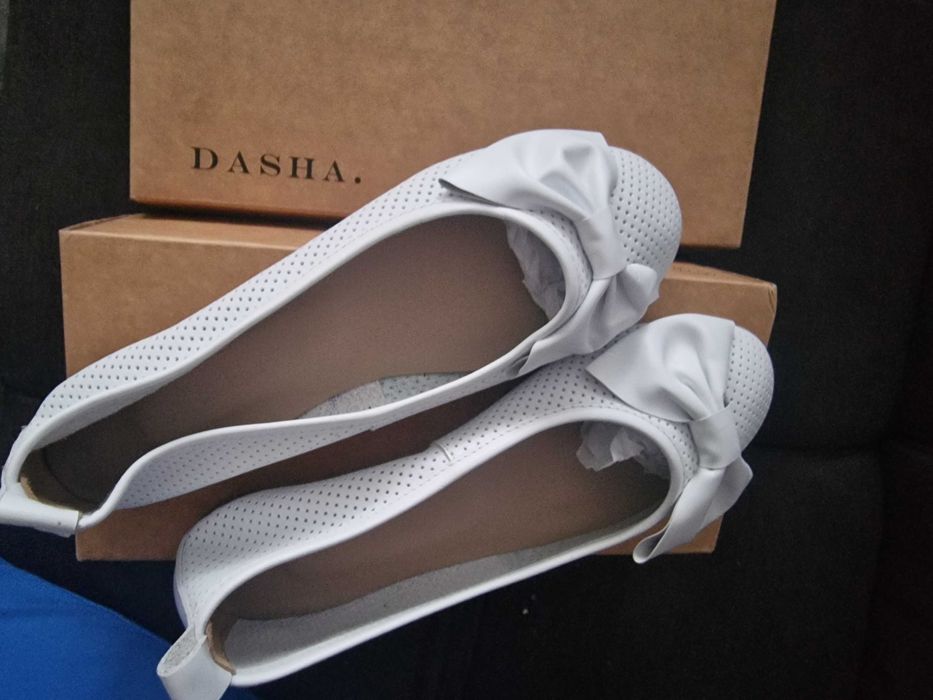 Balerini albi Dasha