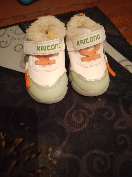 Детский кроссовка