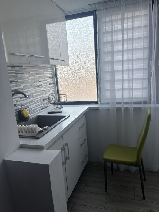Inchiriez apartament 3 camere