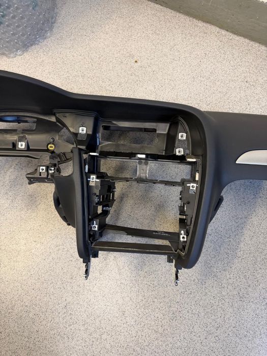 Plansa bord audi a4 b8