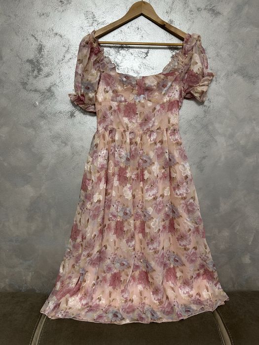 Rochie midi cu flori si maneci bufante