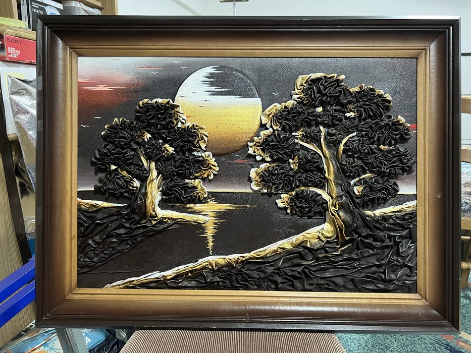 Картины из кожи в рамке