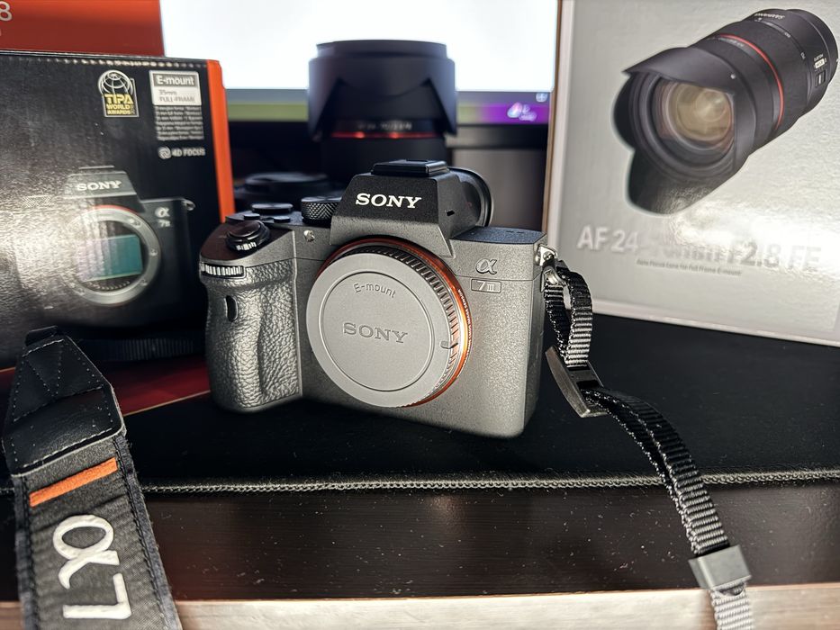 Sony a7 III + Sony FE 50mm f/1.8 + Samyang AF 24-70mm f/2.8 FE