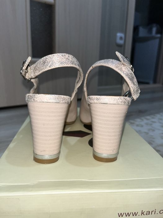 Продам босоножки