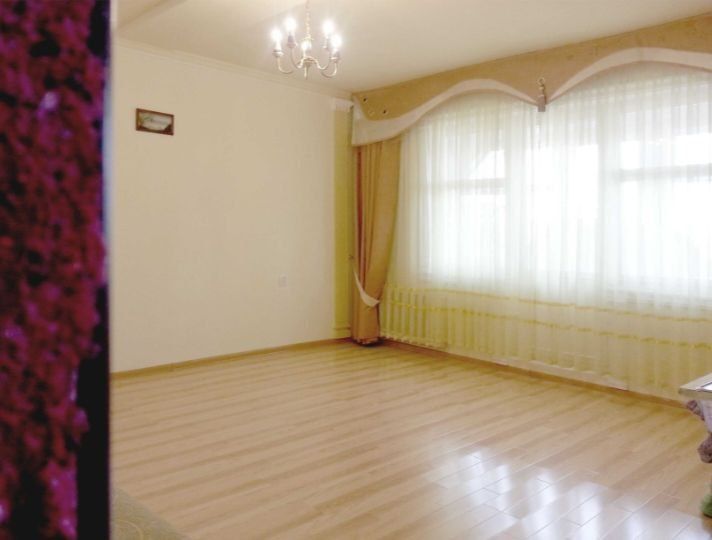 Дархан . Центр .Продам 1 комнатную квартиру .