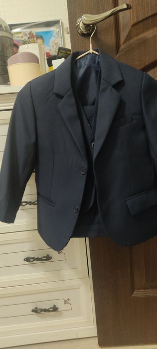 Продам костюм тройка. До 5-6 лет