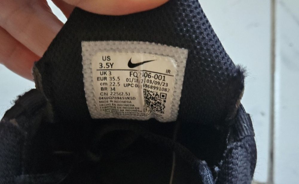 Спортни обувки Nike Air Max Plus известни с разцветката Spider Man която се отличава с черно, синьо и червено No 35.5 Като нови Носени 1 сезон