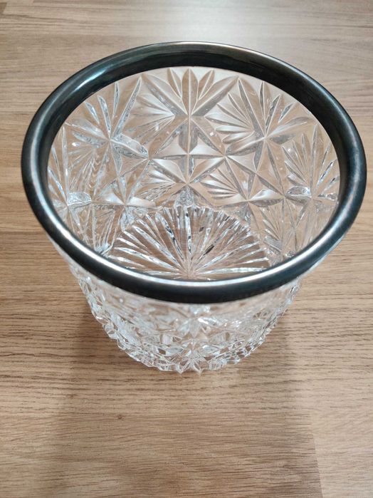 Хрустальная ваза, ведерко для льда.