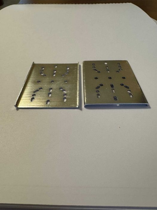 Фиксирующая пластина для монтажной шины