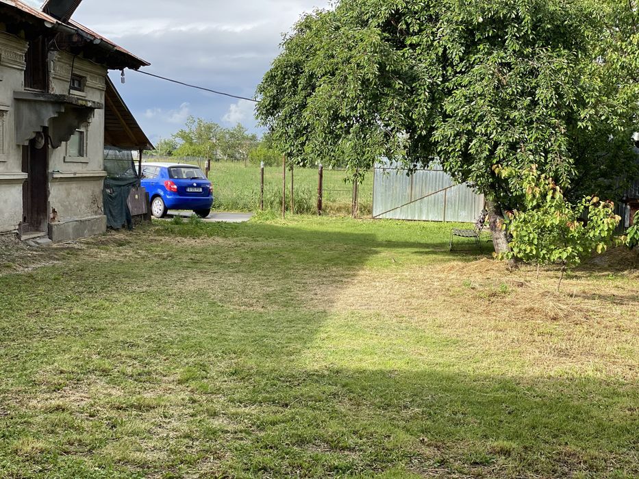 Casa de vanzare + teren 5000 mp