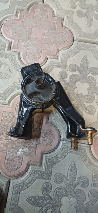 Подушки двигателя ТОЙОТА МАТРИКС  1.8