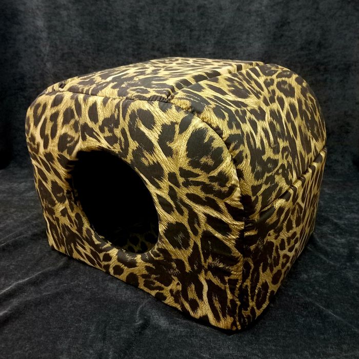 Домик для кошек и небольших собачек