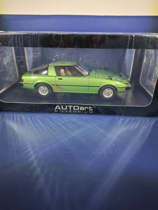 Vand macheta Mazda Savanna RX-7 (Autoart Millennium) 1.18