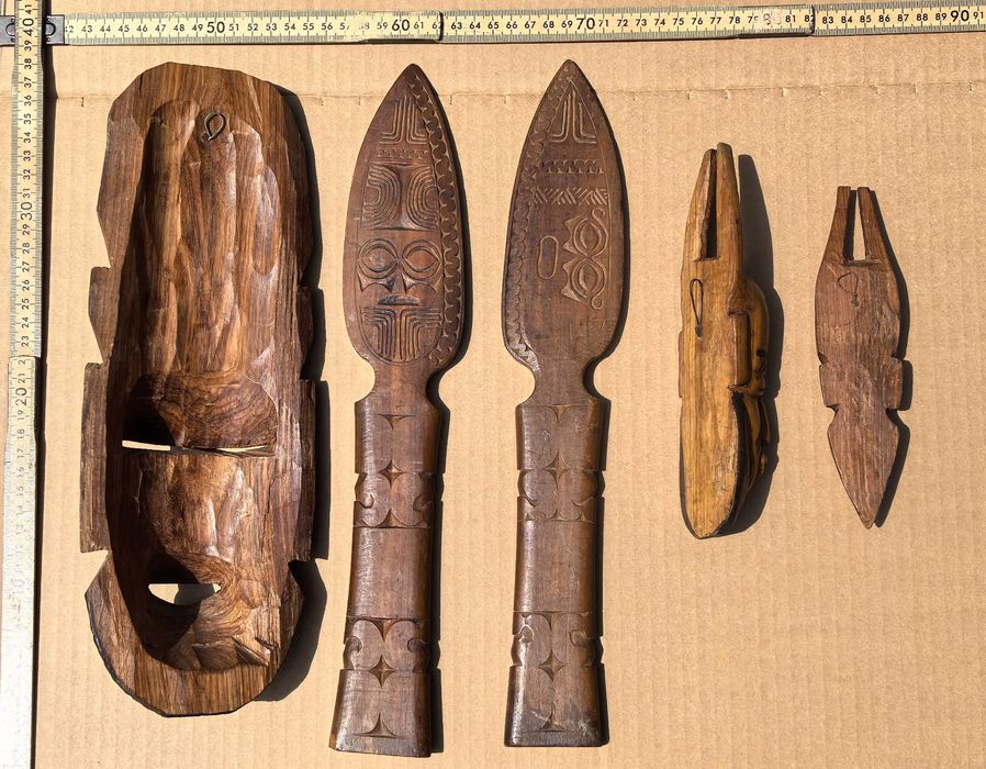 Lot 5 Frumoase piese sculptate, probabil în Africa, în lemn exotic