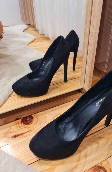 Обувки на висок ток