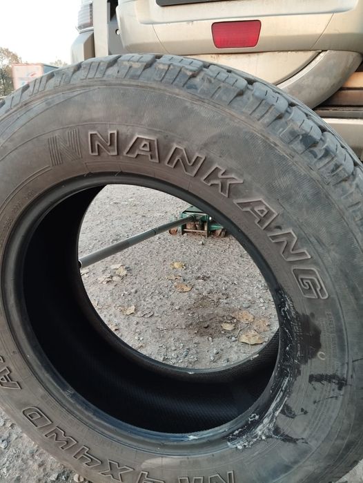 Продам всесезонные шины 265/65/17