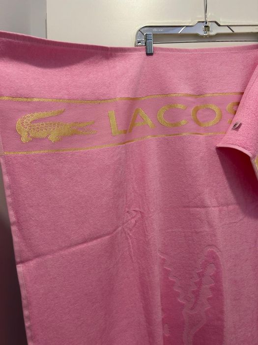 Prosop roz Lacoste