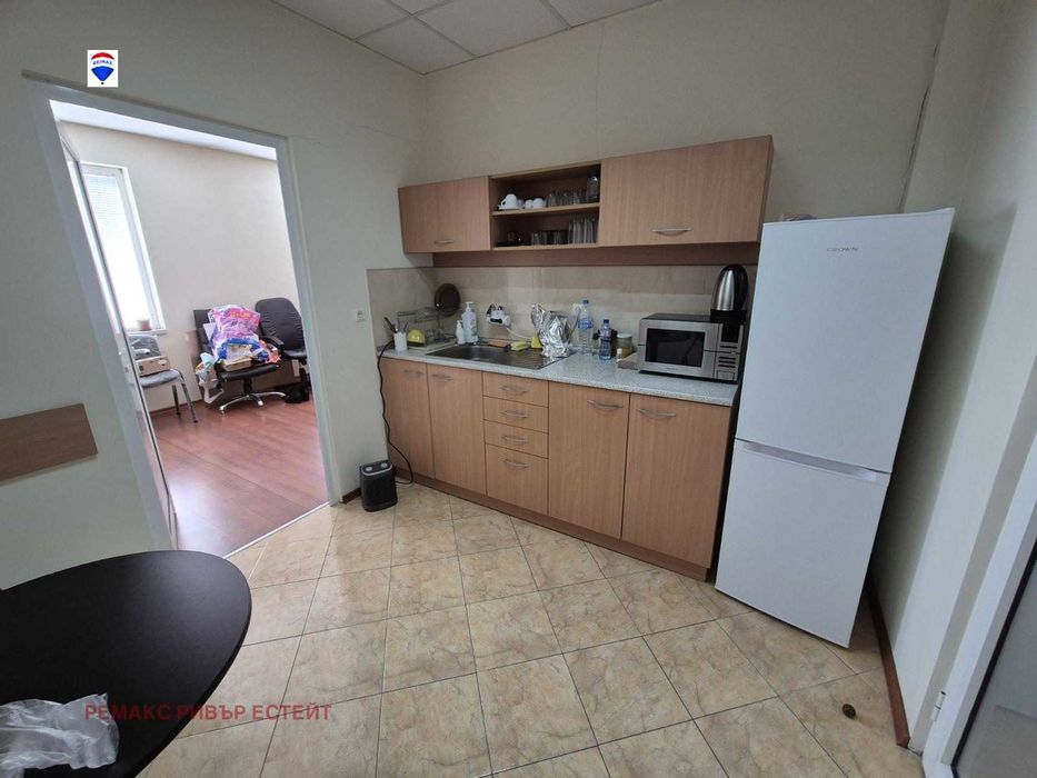 Дава се под наем Офис в Русе, Промишлена зона - Изток - 325 кв.м за 1000 € - Снимка #10