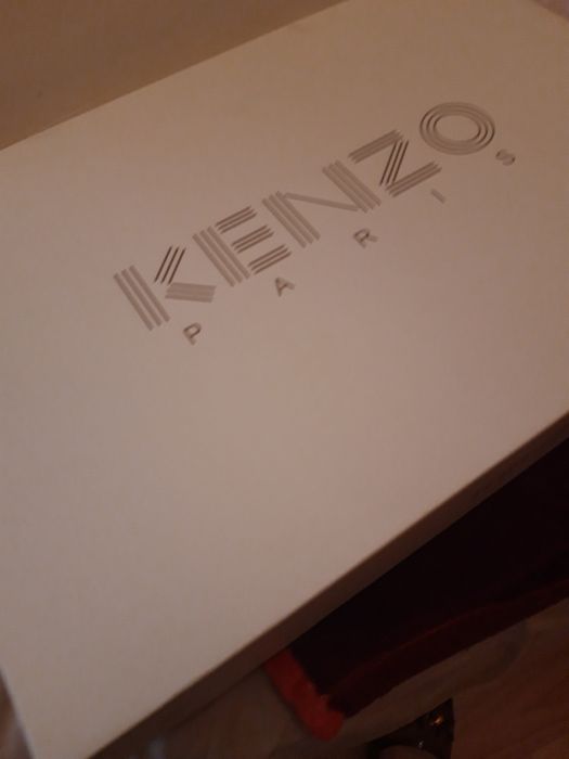 Постельное бельё Kenzo.