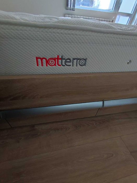 Продавам спален комплект – гардероб + легло с матрак